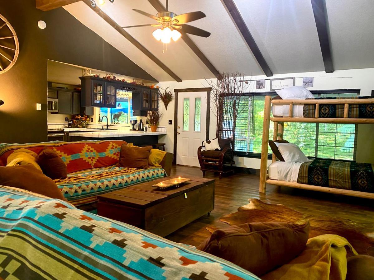 Cozy Bird House W Big Screen! Mount Hood Village エクステリア 写真